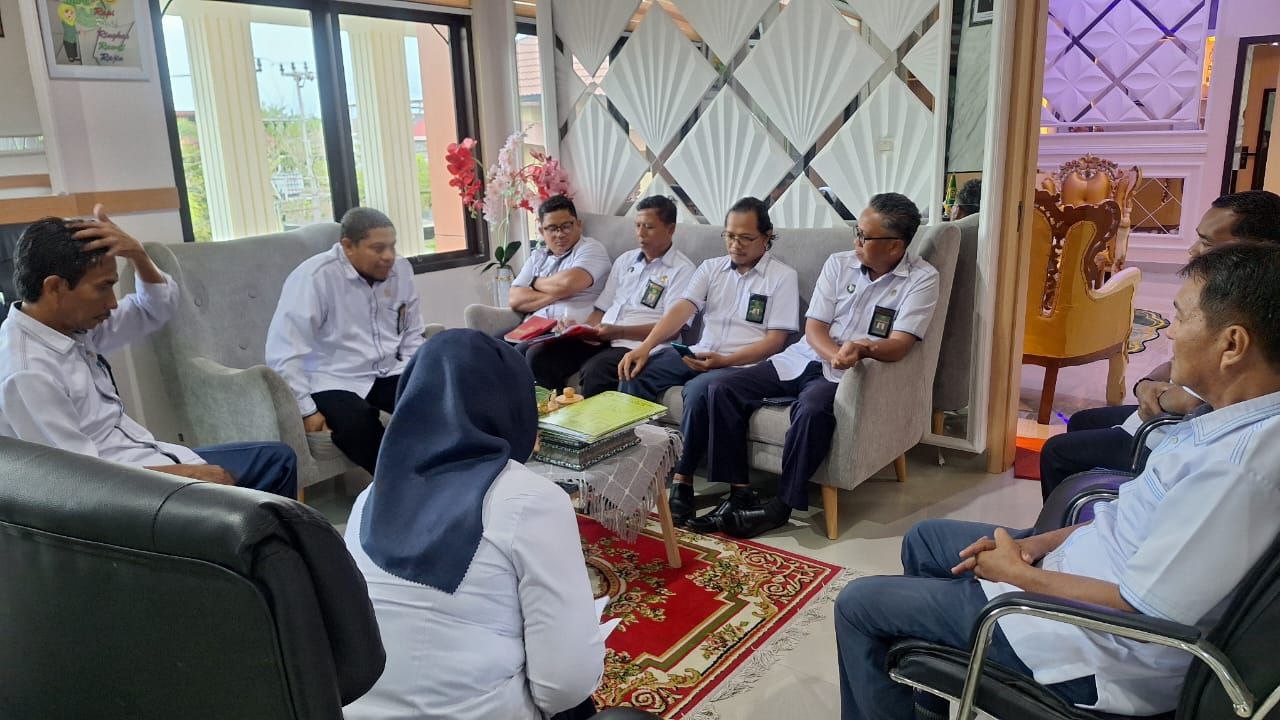 photo 6192517339984020412 y