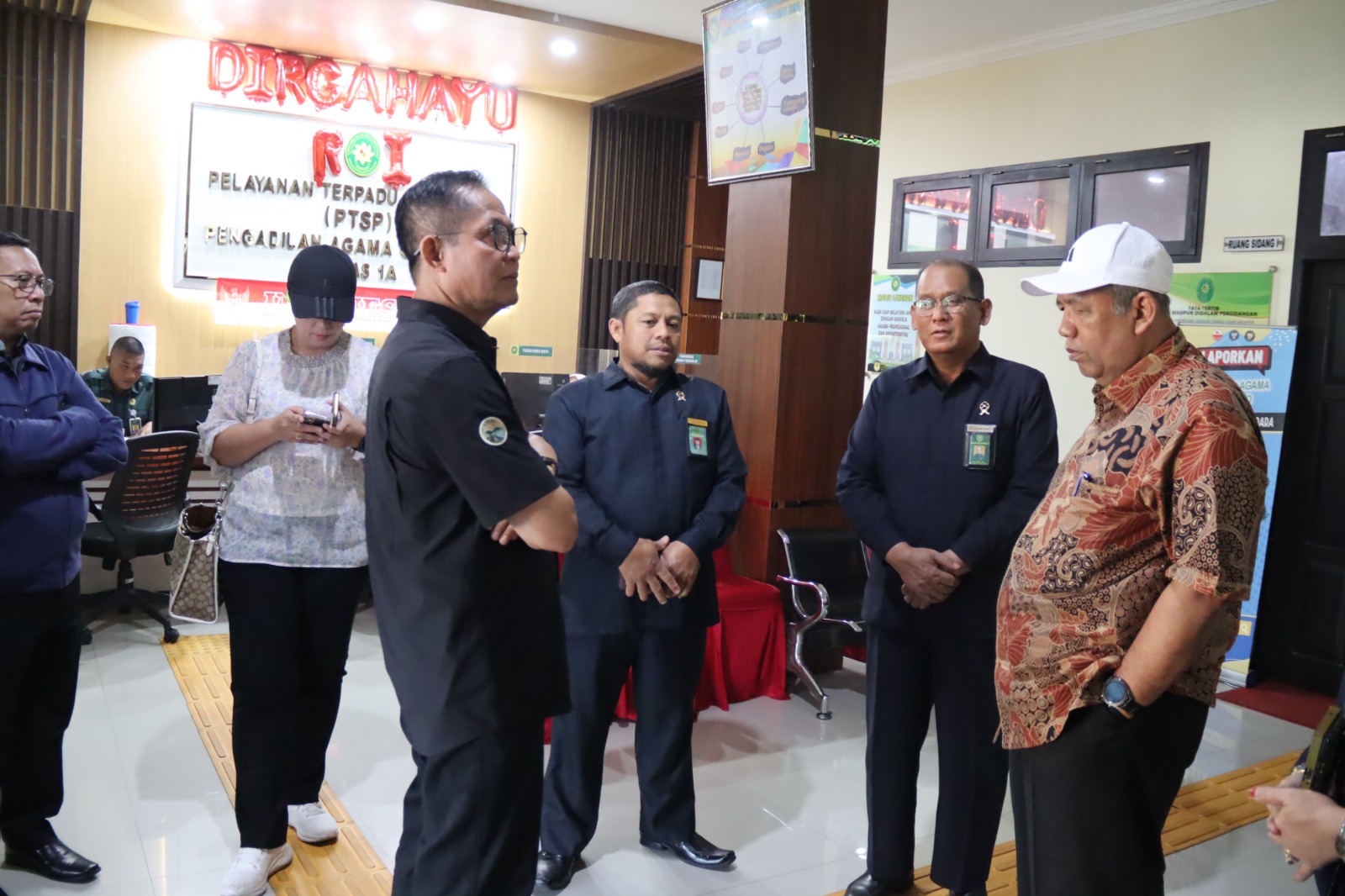KUNJUNGAN SILATURAHMI HAKIM AGUNG PENGAWAS DAN PEMBINA DAERAH DISAMBUT JAJARAN PA GORONTALO